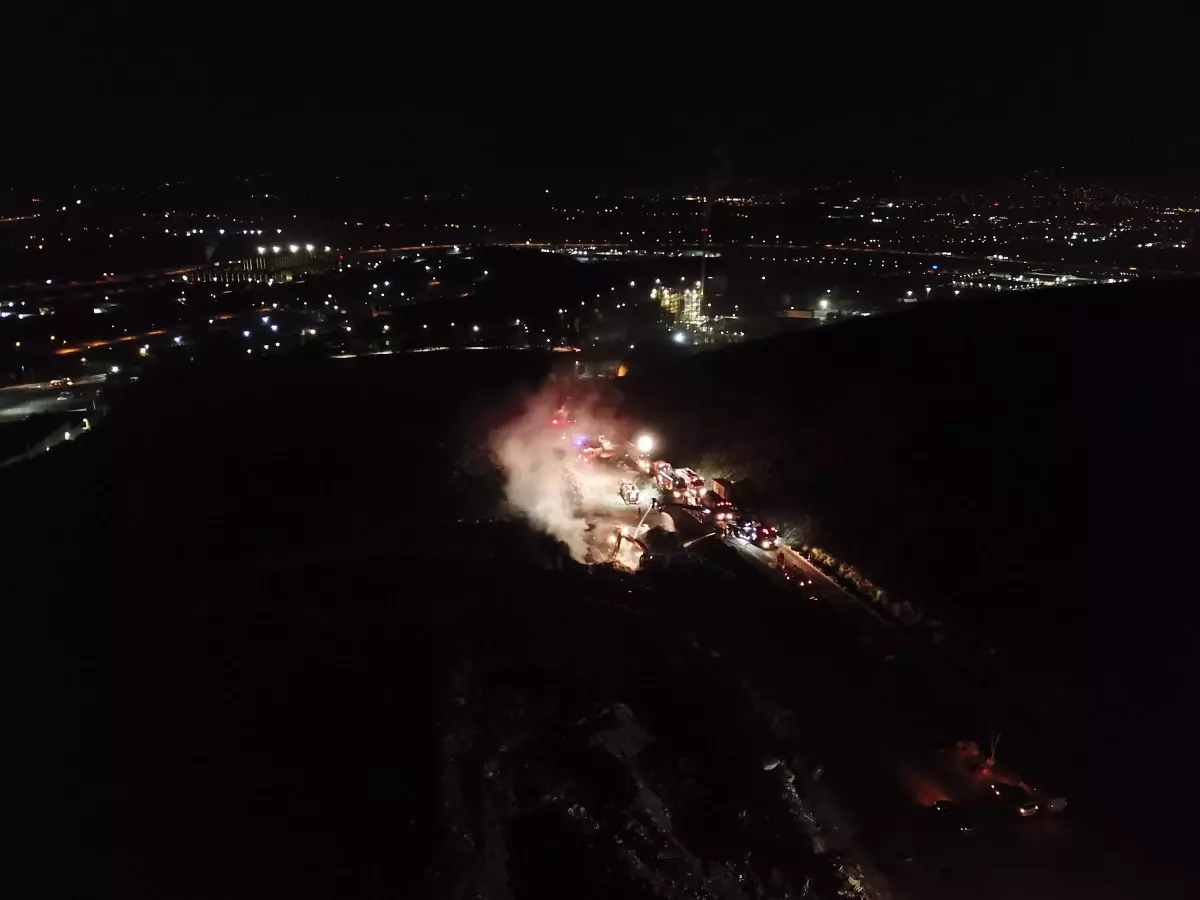 Kocaeli’de çöp döküm sahasında yangın çıktı