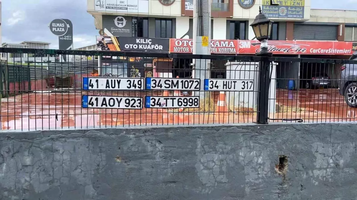 Gebze’de Şiddetli Yağış: Plakalar Tellere Asıldı