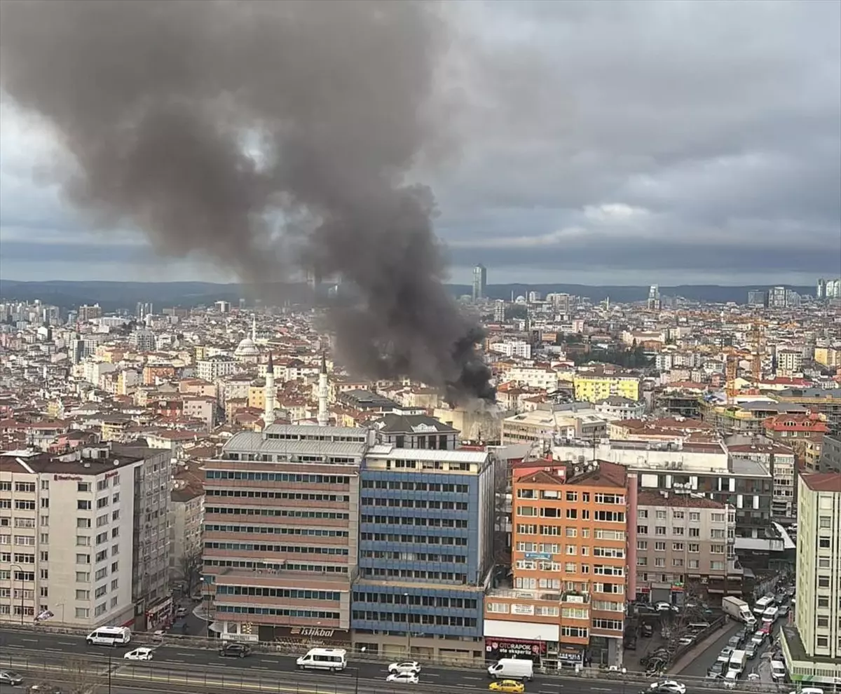 Şişli’de Yıkımda Yangın Çıktı