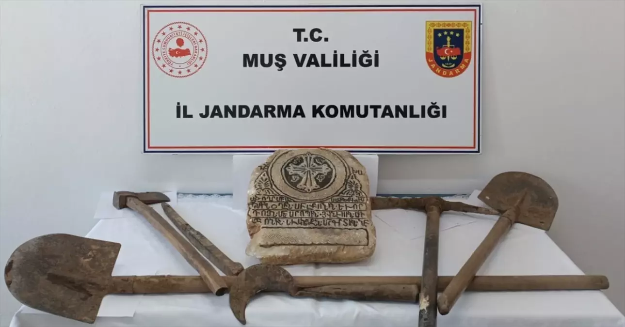 Muş’ta Kaçak Kazıda Tarihi Eser Ele Geçirildi