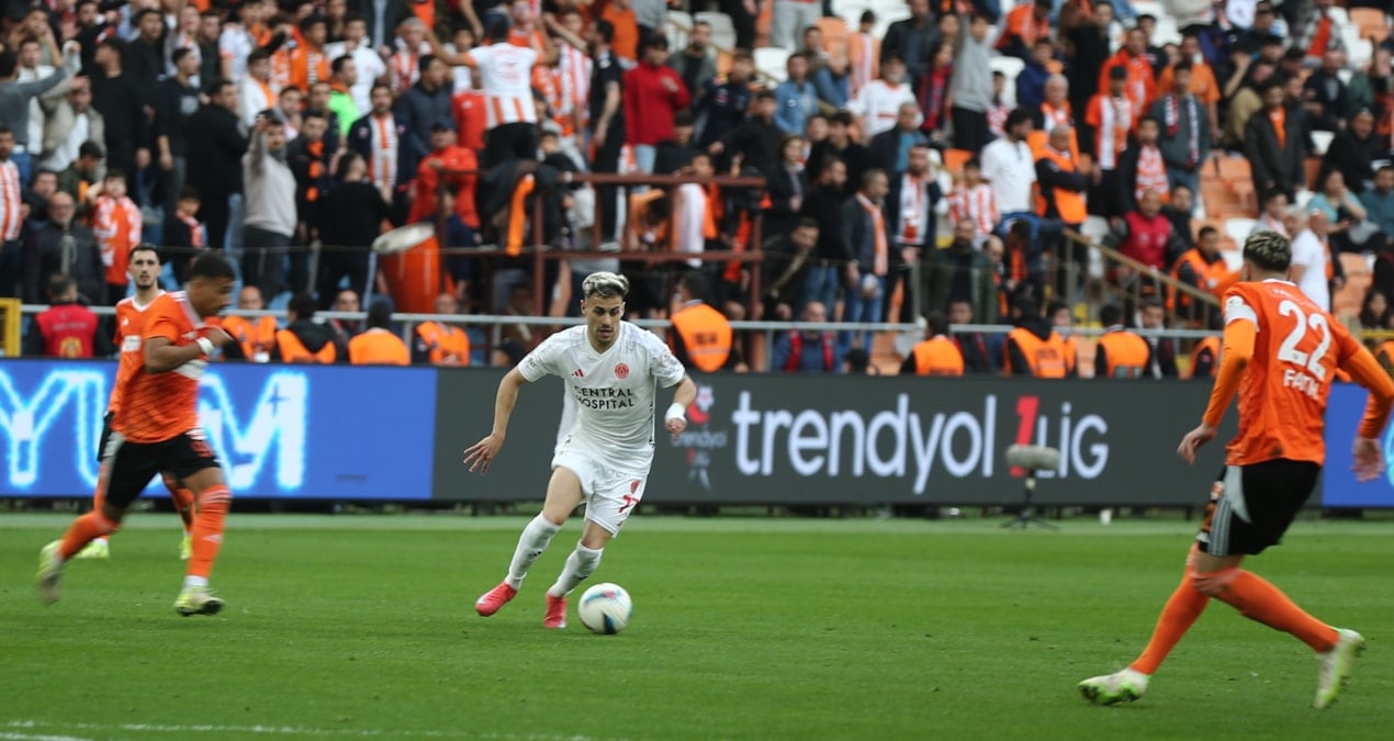 Ümraniyespor 10 kişiyle puanı kaptı